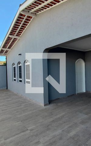 Casa à venda com 300m², 3 quartos e 3 vagas Casa à venda com 300m², 3 quartos e 3 vagasQuintal - Garagem