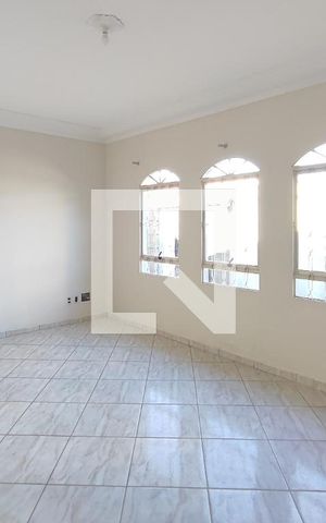 Casa à venda com 300m², 3 quartos e 3 vagas Casa à venda com 300m², 3 quartos e 3 vagasSala de Estar