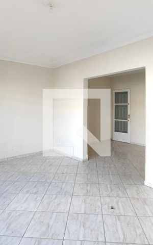Casa à venda com 300m², 3 quartos e 3 vagas Casa à venda com 300m², 3 quartos e 3 vagasSala de Estar