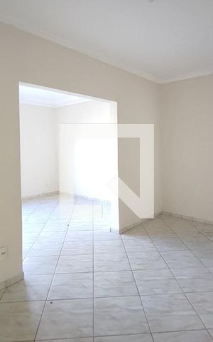 Casa à venda com 300m², 3 quartos e 3 vagas Casa à venda com 300m², 3 quartos e 3 vagasSala de Jantar