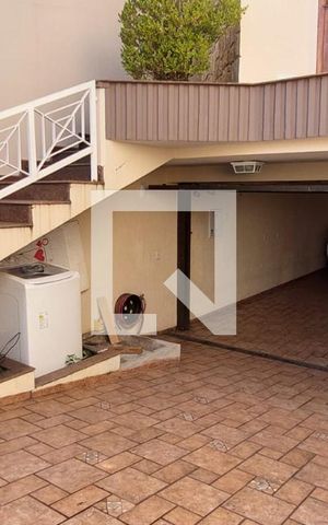 Casa à venda com 299m², 3 quartos e 5 vagas Casa à venda com 299m², 3 quartos e 5 vagasGaragem