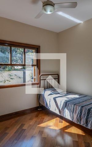 Casa de condomínio à venda com 300m², 4 quartos e 5 vagas Casa de condomínio à venda com 300m², 4 quartos e 5 vagasQuarto 2