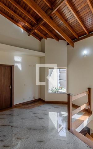 Casa de condomínio à venda com 300m², 4 quartos e 5 vagas Casa de condomínio à venda com 300m², 4 quartos e 5 vagasÁrea de cima