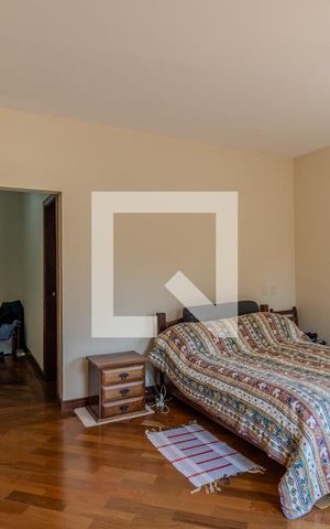 Casa de condomínio à venda com 300m², 4 quartos e 5 vagas Casa de condomínio à venda com 300m², 4 quartos e 5 vagasQuarto 4
