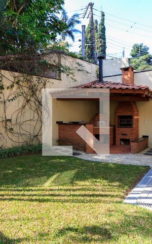 Casa de condomínio à venda com 300m², 4 quartos e 5 vagas Casa de condomínio à venda com 300m², 4 quartos e 5 vagasÁreas externa