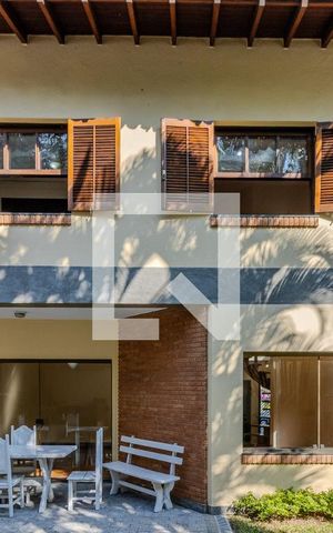 Casa de condomínio à venda com 300m², 4 quartos e 5 vagas Casa de condomínio à venda com 300m², 4 quartos e 5 vagasÁreas externa