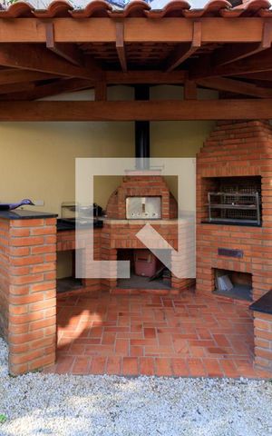 Casa de condomínio à venda com 300m², 4 quartos e 5 vagas Casa de condomínio à venda com 300m², 4 quartos e 5 vagasÁreas externa
