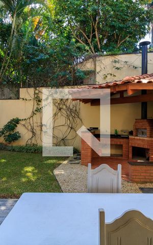 Casa de condomínio à venda com 300m², 4 quartos e 5 vagas Casa de condomínio à venda com 300m², 4 quartos e 5 vagasÁrea Sala
