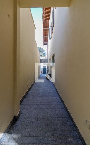 Casa de condomínio à venda com 300m², 4 quartos e 5 vagas Casa de condomínio à venda com 300m², 4 quartos e 5 vagasCorredor