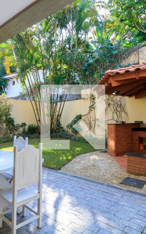 Casa de condomínio à venda com 300m², 4 quartos e 5 vagas Casa de condomínio à venda com 300m², 4 quartos e 5 vagasÁreas externa