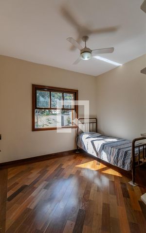 Casa de condomínio à venda com 300m², 4 quartos e 5 vagas Casa de condomínio à venda com 300m², 4 quartos e 5 vagasQuarto 2