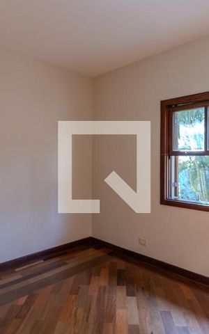 Casa de condomínio à venda com 300m², 4 quartos e 5 vagas Casa de condomínio à venda com 300m², 4 quartos e 5 vagasQuarto 1