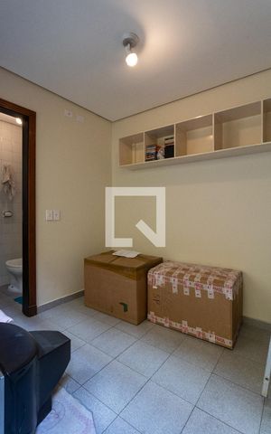 Casa de condomínio à venda com 300m², 4 quartos e 5 vagas Casa de condomínio à venda com 300m², 4 quartos e 5 vagasQuarto de Serviço