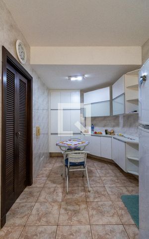 Casa de condomínio à venda com 300m², 4 quartos e 5 vagas Casa de condomínio à venda com 300m², 4 quartos e 5 vagasCozinha
