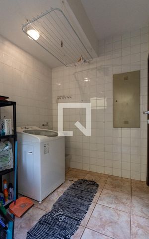 Casa de condomínio à venda com 300m², 4 quartos e 5 vagas Casa de condomínio à venda com 300m², 4 quartos e 5 vagasÁrea de Serviço