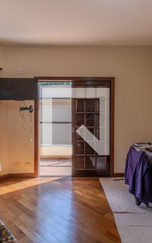 Casa de condomínio à venda com 300m², 4 quartos e 5 vagas Casa de condomínio à venda com 300m², 4 quartos e 5 vagasQuarto 4