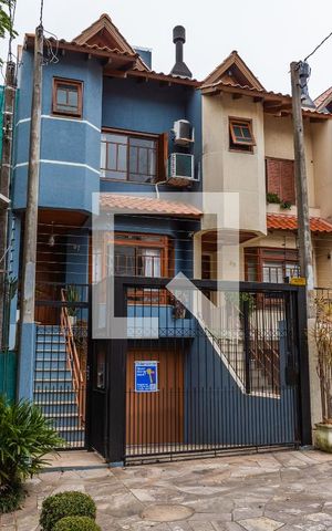 Casa à venda com 180m², 4 quartos e 3 vagas Casa à venda com 180m², 4 quartos e 3 vagasFachada