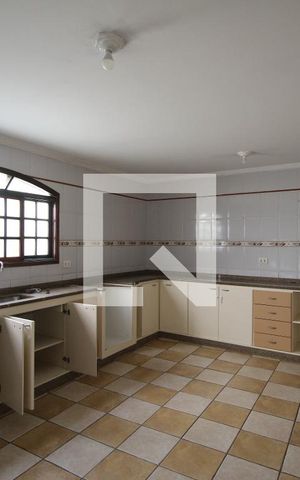Casa para alugar com 345m², 2 quartos e 4 vagasCozinha