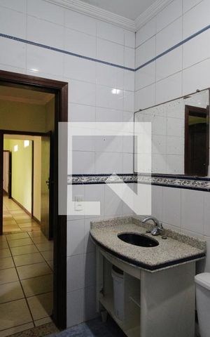 Casa para alugar com 345m², 2 quartos e 4 vagasBanheiro da Suíte