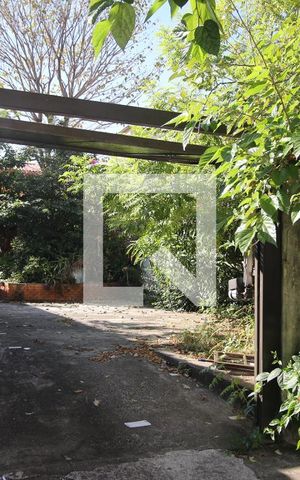 Casa para alugar com 345m², 2 quartos e 4 vagasFachada