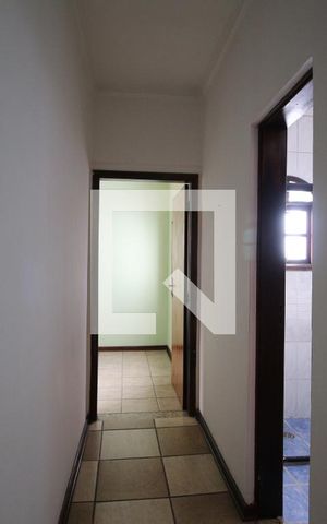 Casa para alugar com 345m², 2 quartos e 4 vagasBanheiro Corredor