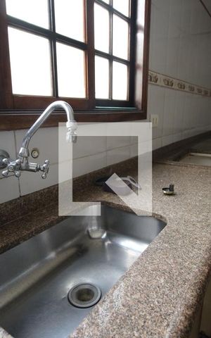 Casa para alugar com 345m², 2 quartos e 4 vagasCozinha - Torneira