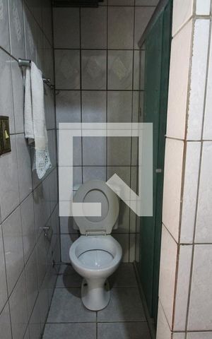 Casa para alugar com 345m², 2 quartos e 4 vagasBanheiro de serviço