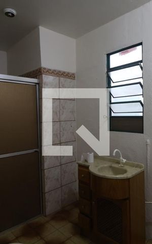 Casa à venda com 100m², 3 quartos e 2 vagasBanheiro 1