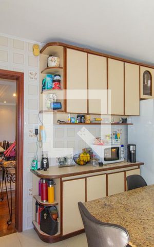 Casa à venda com 124m², 3 quartos e 3 vagas Casa à venda com 124m², 3 quartos e 3 vagasCozinha - Armários