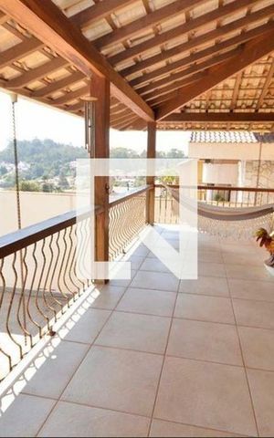Casa à venda com 619m², 5 quartos e 7 vagas Casa à venda com 619m², 5 quartos e 7 vagasÁrea Externa