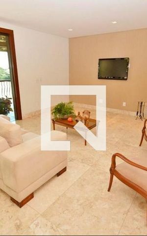 Casa à venda com 619m², 5 quartos e 7 vagas Casa à venda com 619m², 5 quartos e 7 vagasSala