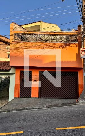 Casa à venda com 325m², 3 quartos e 5 vagas Casa à venda com 325m², 3 quartos e 5 vagasFachada
