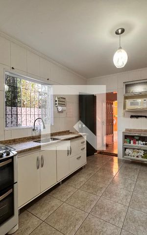 Casa à venda com 325m², 3 quartos e 5 vagas Casa à venda com 325m², 3 quartos e 5 vagasCozinha