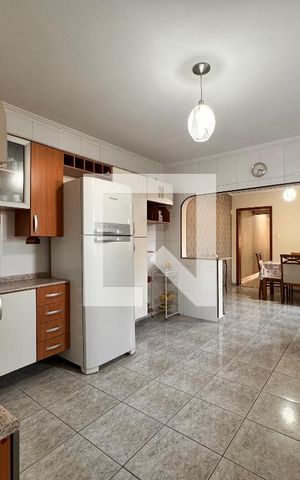 Casa à venda com 325m², 3 quartos e 5 vagas Casa à venda com 325m², 3 quartos e 5 vagasCozinha