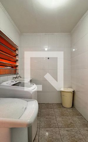 Casa à venda com 325m², 3 quartos e 5 vagas Casa à venda com 325m², 3 quartos e 5 vagasLavanderia