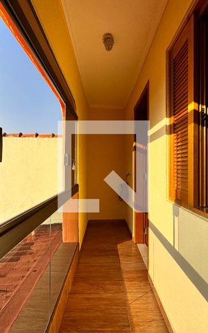 Casa à venda com 325m², 3 quartos e 5 vagas Casa à venda com 325m², 3 quartos e 5 vagasSafada Quarto 3