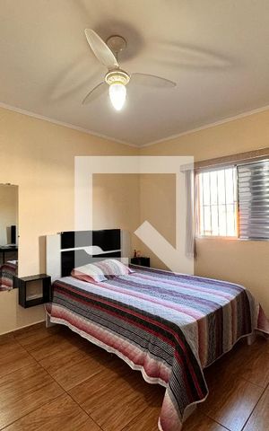 Casa à venda com 325m², 3 quartos e 5 vagas Casa à venda com 325m², 3 quartos e 5 vagasQuarto 1