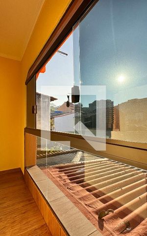 Casa à venda com 325m², 3 quartos e 5 vagas Casa à venda com 325m², 3 quartos e 5 vagasSacada quarto 3