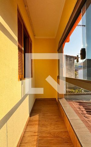 Casa à venda com 325m², 3 quartos e 5 vagas Casa à venda com 325m², 3 quartos e 5 vagasSacada quarto 3