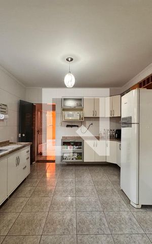 Casa à venda com 325m², 3 quartos e 5 vagas Casa à venda com 325m², 3 quartos e 5 vagasCozinha