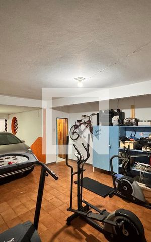 Casa à venda com 325m², 3 quartos e 5 vagas Casa à venda com 325m², 3 quartos e 5 vagasGaragem