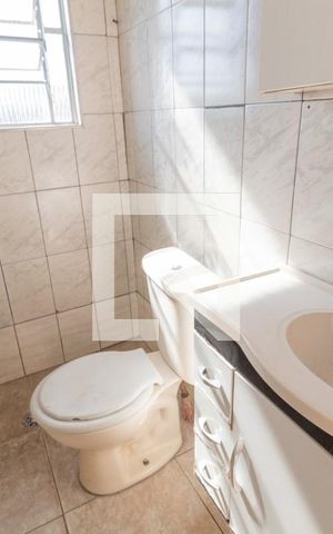 Casa à venda com 35m², 1 quarto e sem vaga Casa à venda com 35m², 1 quarto e sem vagaBanheiro