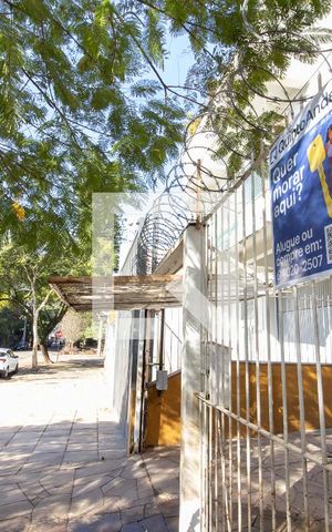 Casa à venda com 240m², 4 quartos e 3 vagas Casa à venda com 240m², 4 quartos e 3 vagasPlaquinha