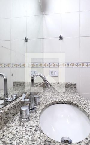 Casa de condomínio à venda com 176m², 3 quartos e 3 vagas Casa de condomínio à venda com 176m², 3 quartos e 3 vagasBanheiro do quarto 2