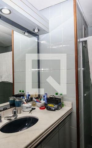 Apartamento à venda com 380m², 5 quartos e 4 vagas Apartamento à venda com 380m², 5 quartos e 4 vagasBanheiro da Suite 3