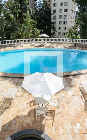 Apartamento à venda com 380m², 5 quartos e 4 vagas Apartamento à venda com 380m², 5 quartos e 4 vagasÁrea comum - Piscina