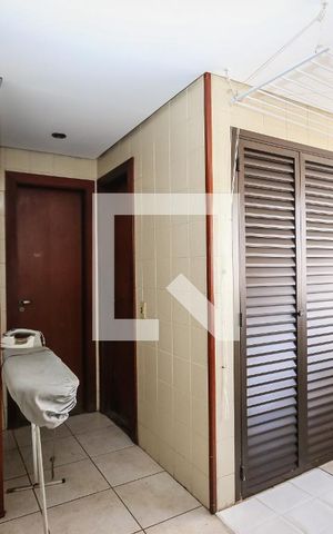 Apartamento à venda com 380m², 5 quartos e 4 vagas Apartamento à venda com 380m², 5 quartos e 4 vagasLavanderia