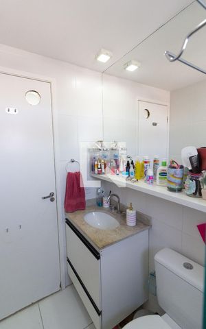 Apartamento à venda com 81m², 3 quartos e 2 vagasBanheiro da Suíte
