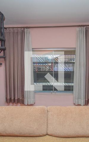 Casa à venda com 230m², 5 quartos e 3 vagas Casa à venda com 230m², 5 quartos e 3 vagasSala