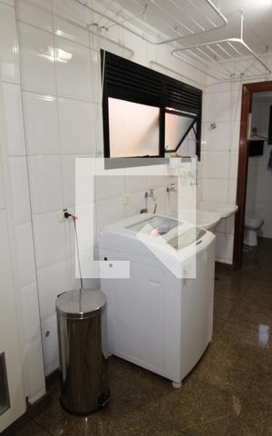 Apartamento para alugar com 230m², 3 quartos e 4 vagasÁrea de Serviço
